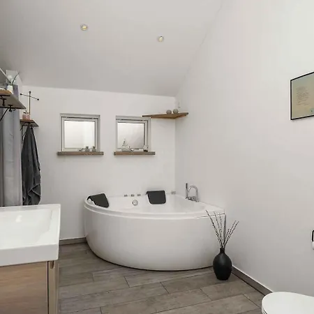 Modern With Hot Tub And Nature Holiday home