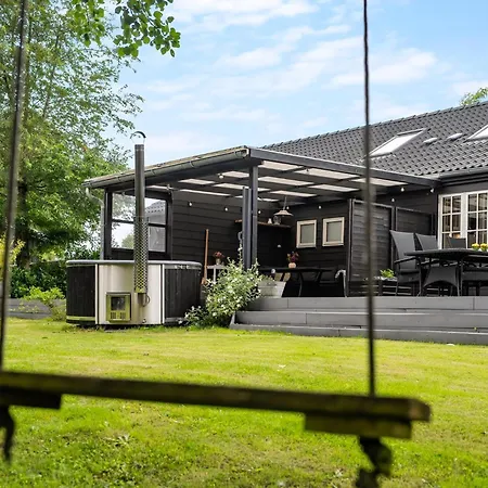 Holiday home Modern With Hot Tub And Nature Vig